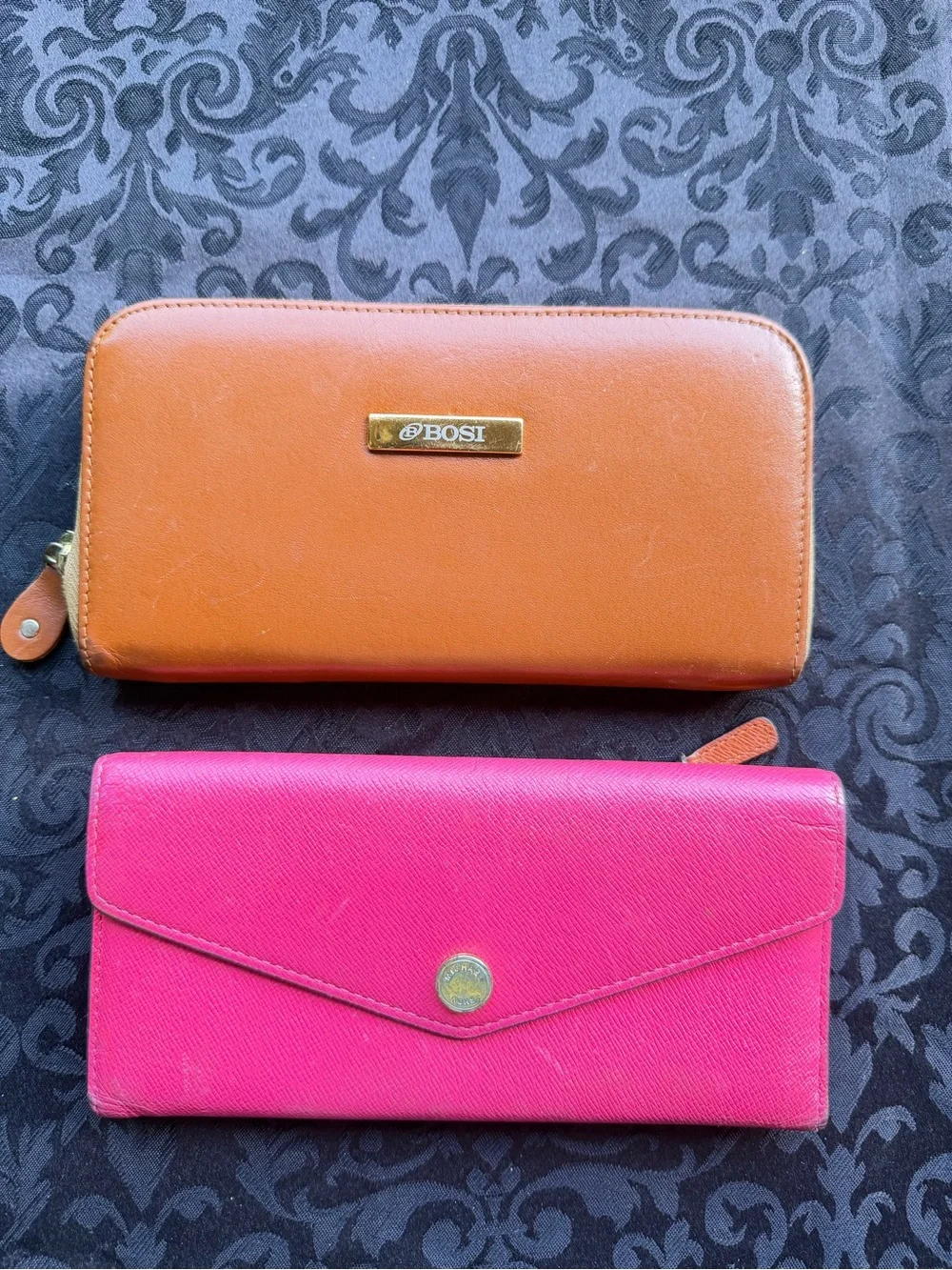 Lot of 2 Women’s Wallets Michael Kors Jet Set & BOSI Leather Zip Around Wallet